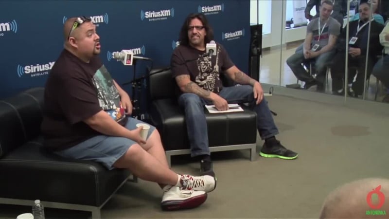 Gabriel Iglesias nackt und betrunken auf der Bühne (Antonoa)