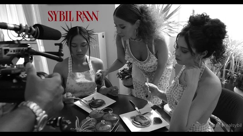 Que Thai, Alissa Foxy e Sybil cuidem de suas missões (pornografia, brinquedos, lésbicas) 🍓🍓🍓