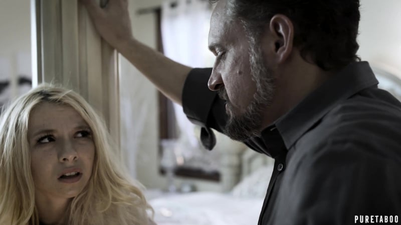 Kenzie Reeves (papà mi ha beccato)[2017, patrigno, bionda, hardcore, più vecchia/più giovane, leccata di figa, 1080p]