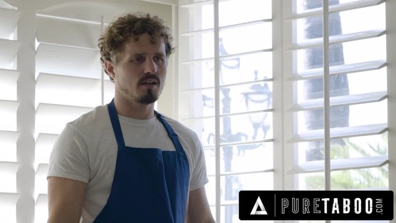 La limpiadora de casas tabú puro, Alison Rey, coquetea con un cliente rico, se follará delante de su marido y saltará a tu acción favorita.