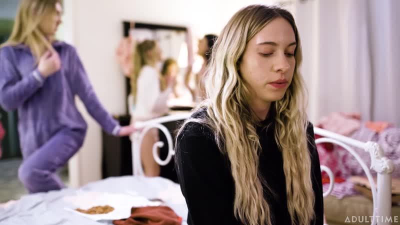 Khloe Kapri, Gia Derza (echte Lesben verbringen einfach die Nacht) [2020, große Titten, natürliche Titten, Teenager, Muschi lecken, lesbisch, 1080p]