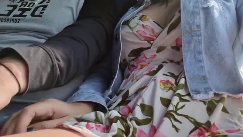 Un passager du bus Martina Smith m'a surpris en train de taquiner mon corps et il m'aide à gicler