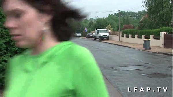 Piccola sportiva francese sodomizzata profondamente con sborrata orale