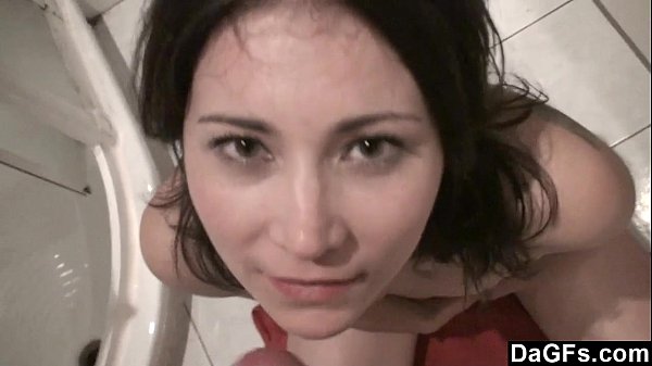 Dagfs - Bella giovane bruna scopata in bagno