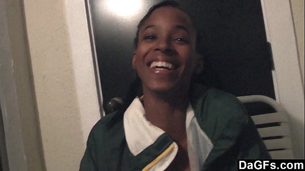 DAGFS - Stephine è un'esperta nel succhiare cazzi