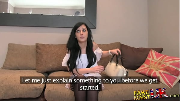 FakeAgentUK Schwindelerregendes Teenie-Casting zum ersten Mal mit Anal-Creampie in ihrem kleinen Arsch