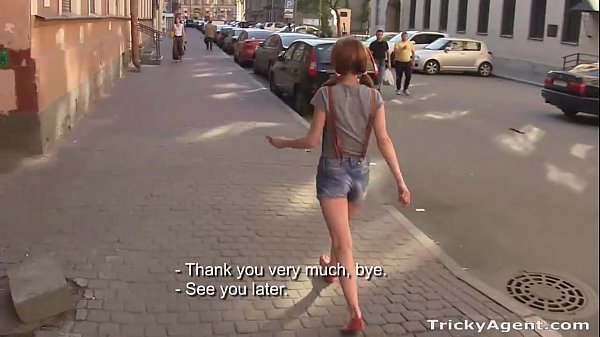 Tricky Agent - Una rossa magra Christi Cats è desiderosa di essere scopata!